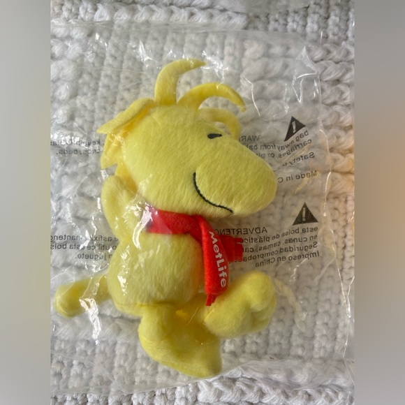 Peanuts Snoopy, Linus, Woodstock MetLife Plush Toys - Picture 5 of 9